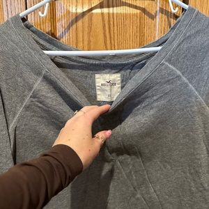 Cropped gray Hollister shirt. Barely worn, still in good condition